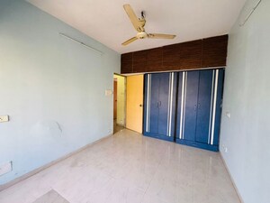 Room in 3 BHK Apartment at Kendriya Vihar Seawoods, Seawoods West – for Rent