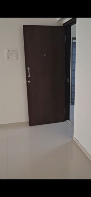 Room in 3 BHK Apartment at Khodiyaar Siddharth Nagar Goodwill CHS, Goregaon West – for Rent
