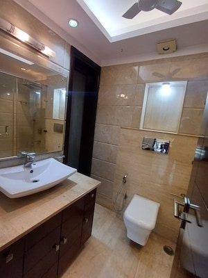 Team Area in 3 BHK Builder Floor at Lajpat Nagar Iii – for Rent