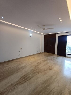 Room in 3 BHK Builder Floor at Lajpat Nagar Iii – for Rent