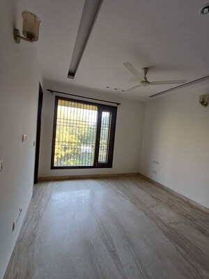 Room in 3 BHK Builder Floor at Lajpat Nagar Iii – for Rent