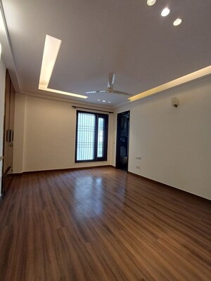 Room in 3 BHK Builder Floor at Lajpat Nagar Iii – for Rent