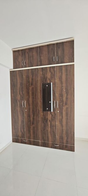 Room in 2.5 BHK Apartment at Ravetkar Sukhniwas, Senapati Bapat Road – for Sale