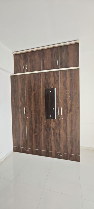 Room in 2.5 BHK Apartment at Ravetkar Sukhniwas, Senapati Bapat Road – for Sale