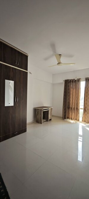 Room in 2.5 BHK Apartment at Ravetkar Sukhniwas, Senapati Bapat Road – for Sale
