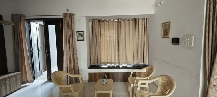 Dining area, ravetkar-sukhniwas 2.5 Bedroom 948 Sq.Ft. Apartment In Senapati Bapat Road Pune 9736046