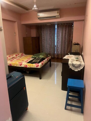 Bedroom in 3 BHK Apartment at West View Vile Parle West, Vile Parle West – for Rent