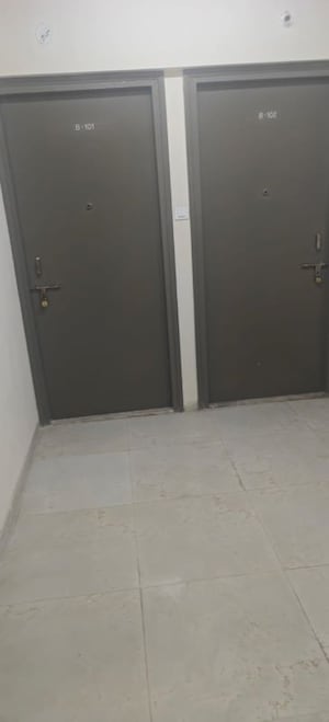 Room in 1 BHK Apartment at Kurla West – for Rent