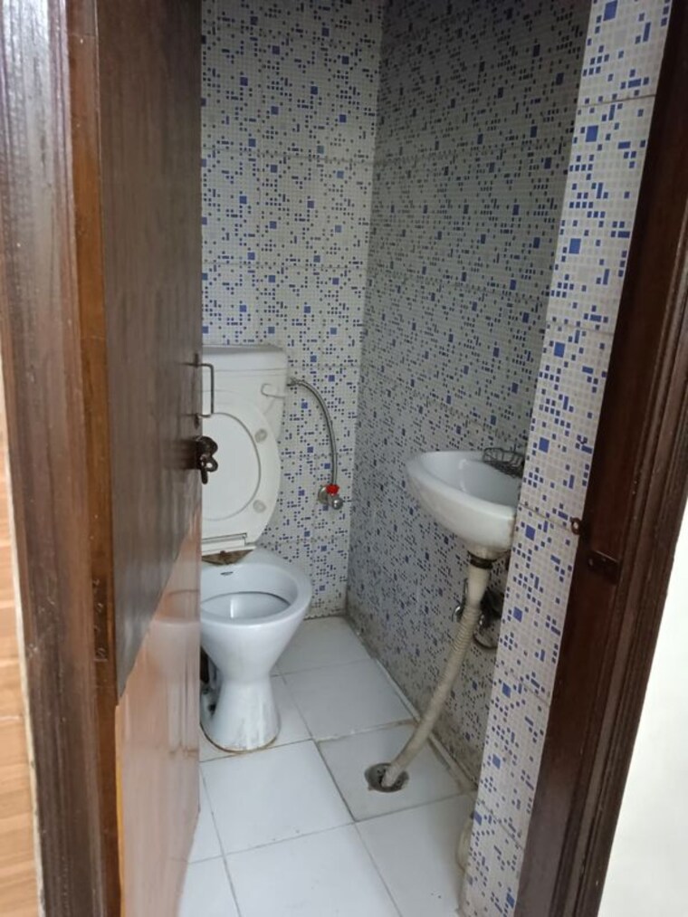 Bathroom, amar colony 2 Bedroom 765 Sq.Ft. Builder Floor In Amar Colony Delhi 10055044