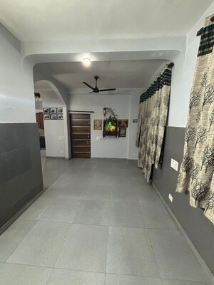 Building Lobby in 2 BHK Independent House at Ansal Plaza Gurgaon, Palam Vihar – for Sale