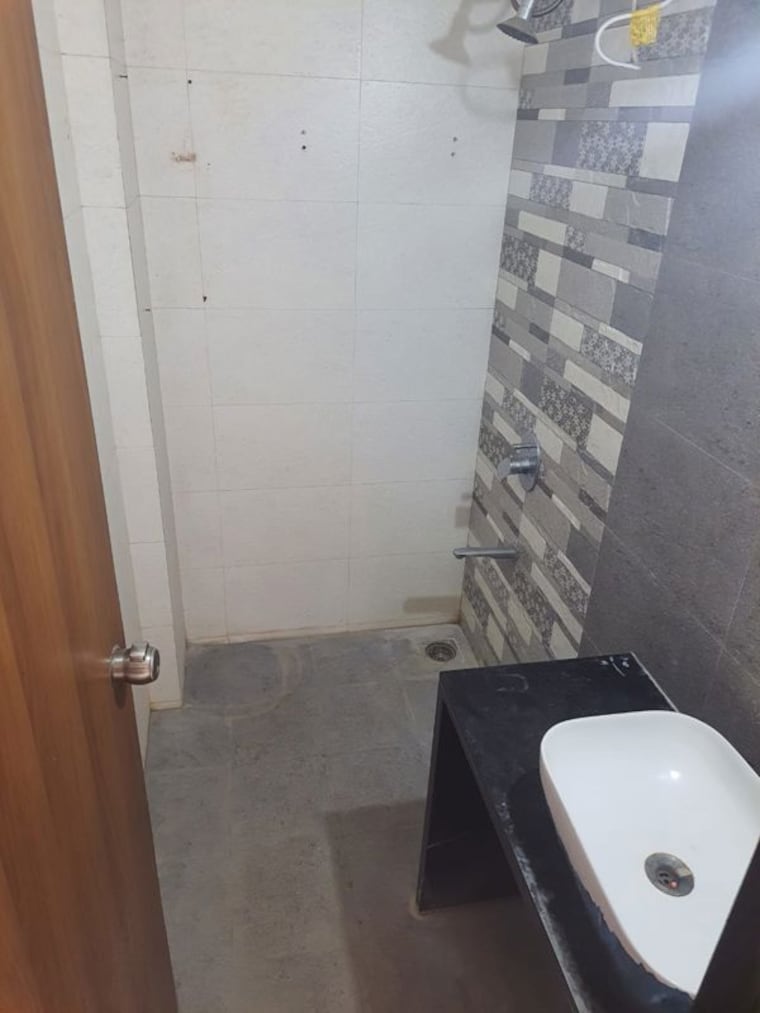Bathroom, atrium-skyward 1 Bedroom 620 Sq.Ft. Apartment In Undri Pune 10055084