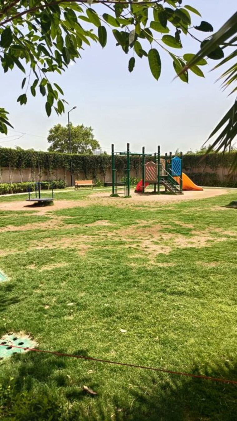 Garden, smart-world-gems 3.5 Bedroom 1450 Sq.Ft. Apartment In Sector 89 Gurgaon 10055113