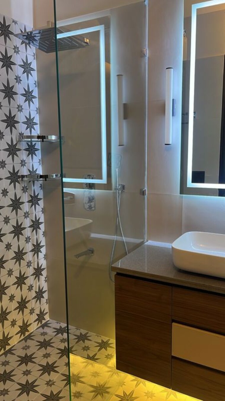 Bathroom, jor bagh 3 Bedroom 3375 Sq.Ft. Builder Floor In Jor Bagh Delhi 10055117