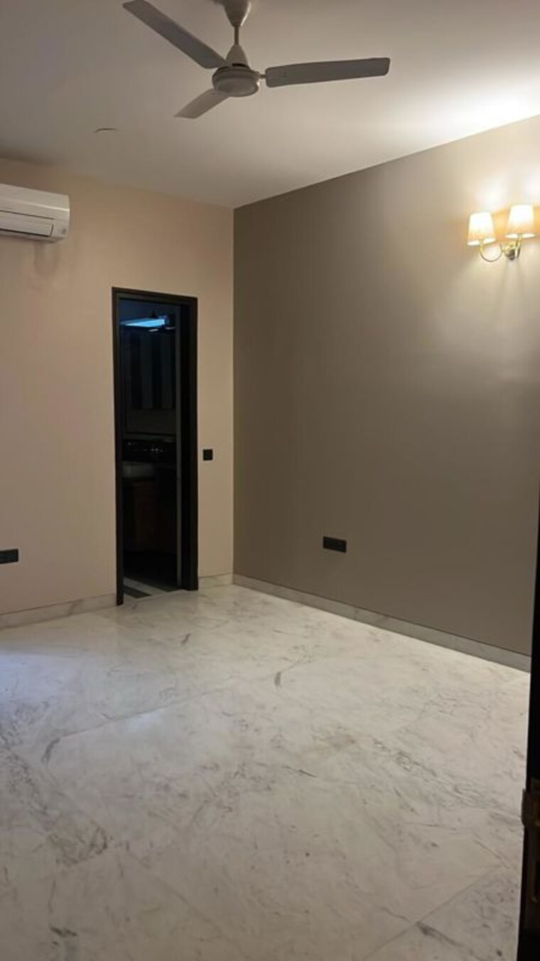 Room, jor bagh 3 Bedroom 3375 Sq.Ft. Builder Floor In Jor Bagh Delhi 10055117
