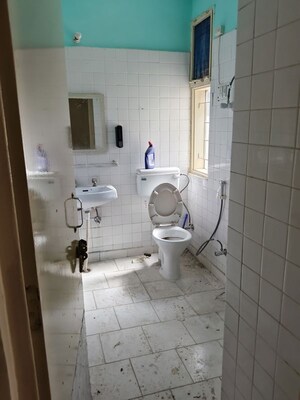 Bathroom in 3.5 BHK Apartment at Mansrowar Apartment, Sector 61 – for Rent