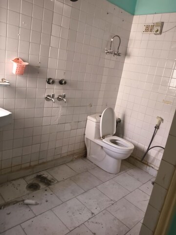 Bathroom in 3.5 BHK Apartment at Mansrowar Apartment, Sector 61 – for Rent