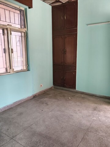 Room in 3.5 BHK Apartment at Mansrowar Apartment, Sector 61 – for Rent