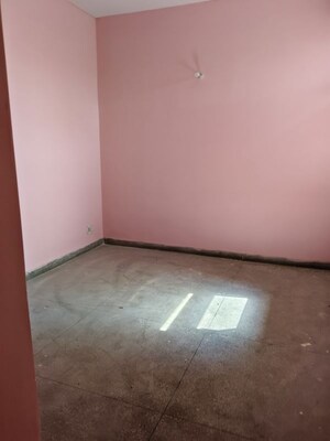 Room in 3.5 BHK Apartment at Mansrowar Apartment, Sector 61 – for Rent