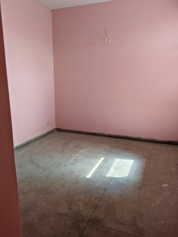 Room in 3.5 BHK Apartment at Mansrowar Apartment, Sector 61 – for Rent