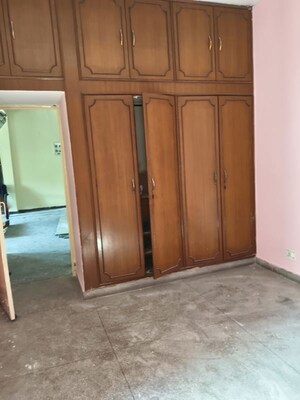 Room in 3.5 BHK Apartment at Mansrowar Apartment, Sector 61 – for Rent