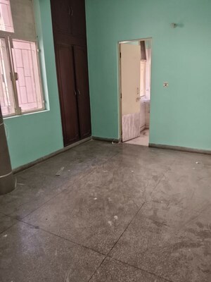 Room in 3.5 BHK Apartment at Mansrowar Apartment, Sector 61 – for Rent