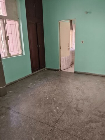 Room in 3.5 BHK Apartment at Mansrowar Apartment, Sector 61 – for Rent