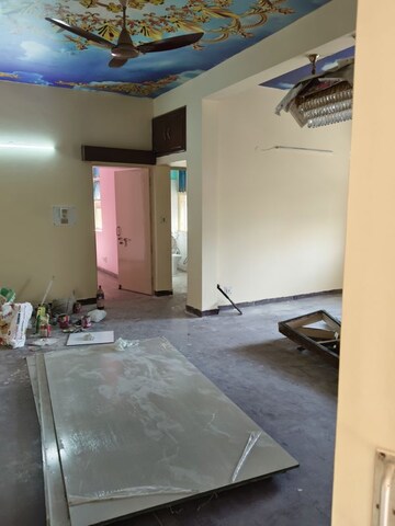 Room in 3.5 BHK Apartment at Mansrowar Apartment, Sector 61 – for Rent