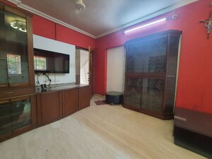 Room in 2 BHK Apartment at Bindra Complex, Andheri East – for Rent