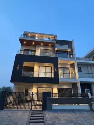 6+ BHK Independent House For Rent in Sector 83 A