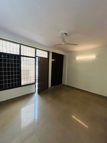 Room in 3 BHK Builder Floor at Saket – for Rent