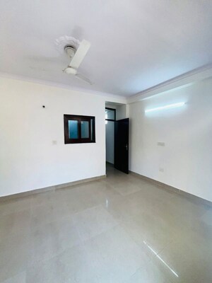 Room in 3 BHK Builder Floor at Saket – for Rent