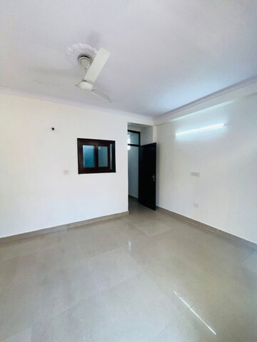 Room in 3 BHK Builder Floor at Saket – for Rent