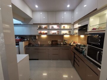 Kitchen in 3.5 BHK Apartment at Omaxe R2, Gomti Nagar – for Sale