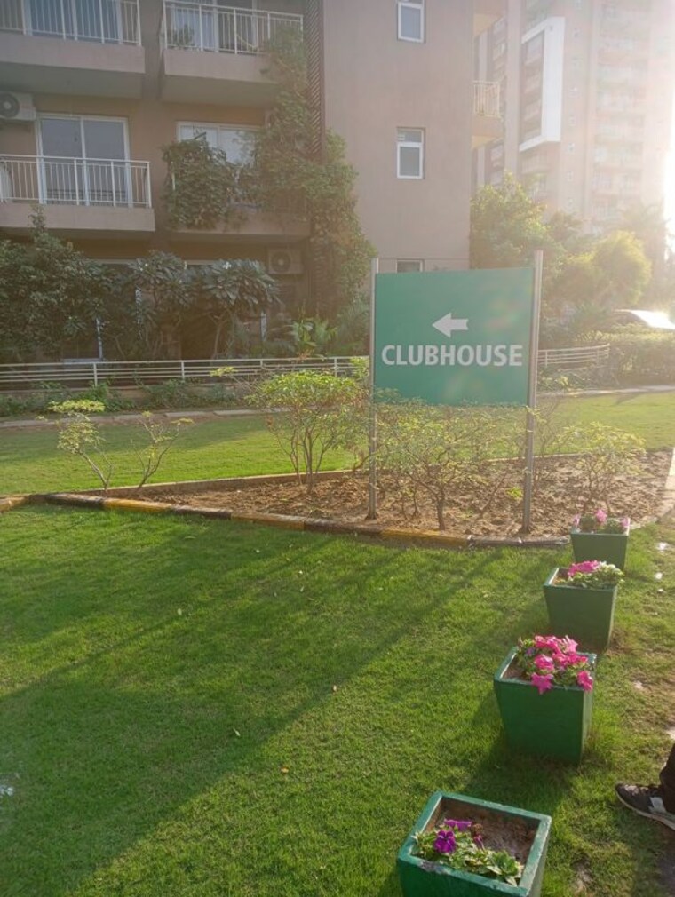 Garden, signature-orchard-avenue-2 1.5 Bedroom 450 Sq.Ft. Apartment In Sector 93 Gurgaon 10055194