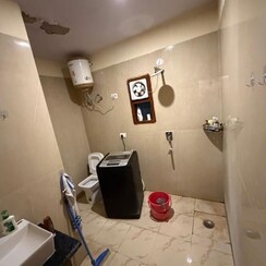 1 RkBuilder Floor For Rent in DLF City Phase III