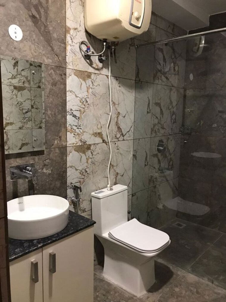 Bathroom, tulip-violet 3 Bedroom 1578 Sq.Ft. Apartment In Sector 69 Gurgaon 10055216