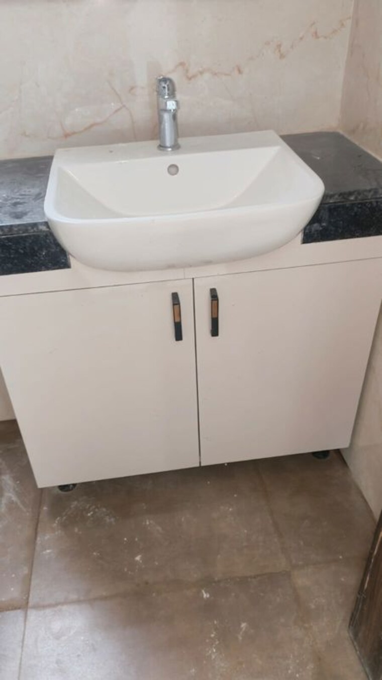 Bathroom, tulip-violet 3 Bedroom 1578 Sq.Ft. Apartment In Sector 69 Gurgaon 10055216