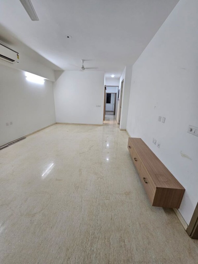 Room, tulip-violet 3 Bedroom 1578 Sq.Ft. Apartment In Sector 69 Gurgaon 10055216