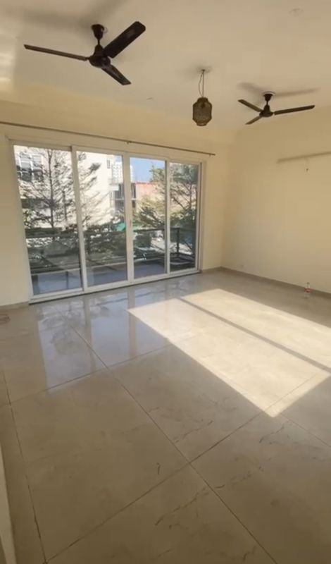 5 BHK + Servant Room Apartment For Rent in BPTP Amstoria