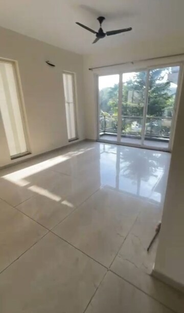 Room in 5 BHK Apartment at BPTP Amstoria, Sector 102 – for Rent