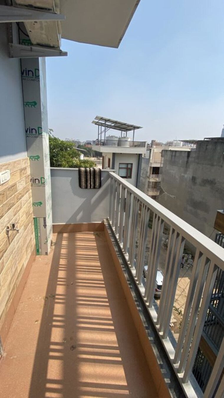 Balcony, dlf-city-phase-iv 2 Bedroom 1000 Sq.Ft. Builder Floor In Dlf Phase iv Gurgaon 10055284