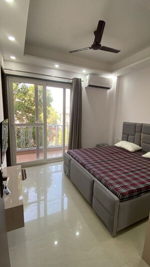 Bedroom in 2 BHK Builder Floor at DLF City Phase IV, Dlf Phase iv – for Rent