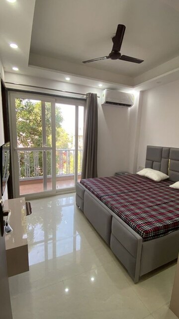 Bedroom in 2 BHK Builder Floor at DLF City Phase IV, Dlf Phase iv – for Rent