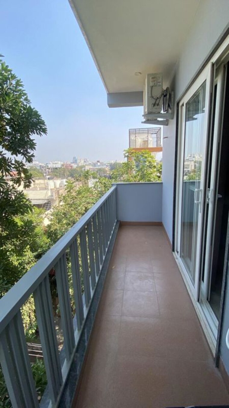 Balcony, dlf-city-phase-iv 2 Bedroom 1000 Sq.Ft. Builder Floor In Dlf Phase iv Gurgaon 10055284