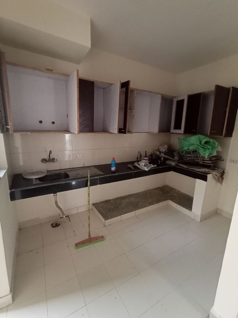 Kitchen, sare-ebony-greens 3 Bedroom 1244 Sq.Yd. Apartment In Lal Kuan Ghaziabad 10055295