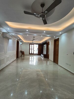 Building Lobby in 4 BHK Builder Floor at RWA Residential Society Sector 46, Sector 46 – for Rent