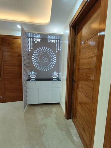 Building Lobby in 4 BHK Builder Floor at RWA Residential Society Sector 46, Sector 46 – for Rent