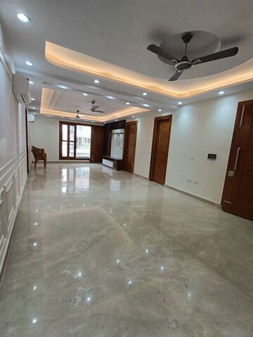 Room in 4 BHK Builder Floor at RWA Residential Society Sector 46, Sector 46 – for Rent