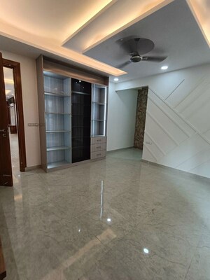 Room in 4 BHK Builder Floor at RWA Residential Society Sector 46, Sector 46 – for Rent