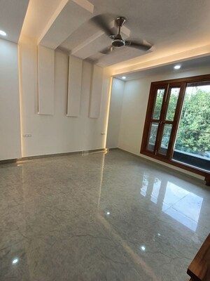 Room in 4 BHK Builder Floor at RWA Residential Society Sector 46, Sector 46 – for Rent